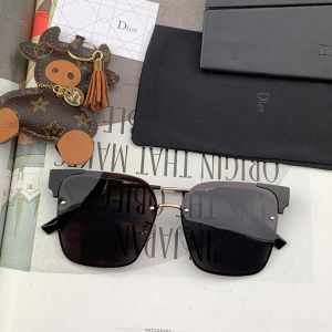 Dior CD5773 Shaded Square Sunglasses In Black