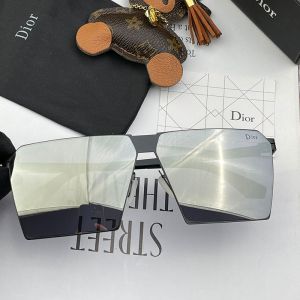 Dior D5543 Oversized Square Sunglasses In Black