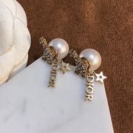 Diorable Giraffe Earrings Metal, White Resin Pearls and White Crystals Gold